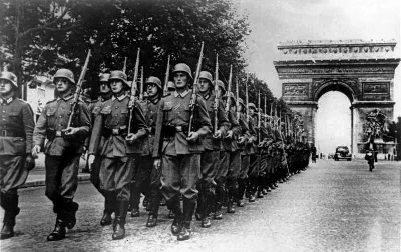 French Resistance: Fight On or Obey de Gaulle?